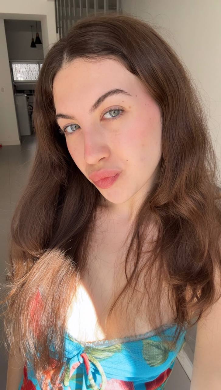 Nude girl Amber in Istanbul