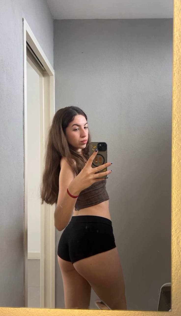 Amber in her underwear in Istanbul