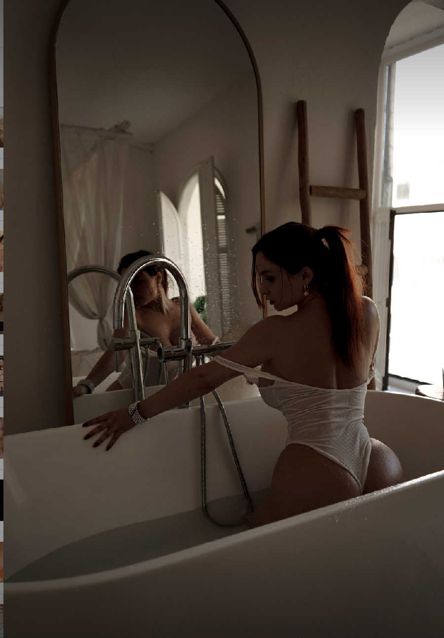 A playful frame from Miranda Faith nude — online in Istanbul