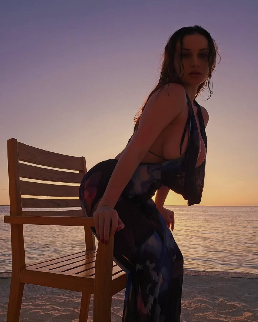 Sexy girl Miranda Faith nude in Istanbul