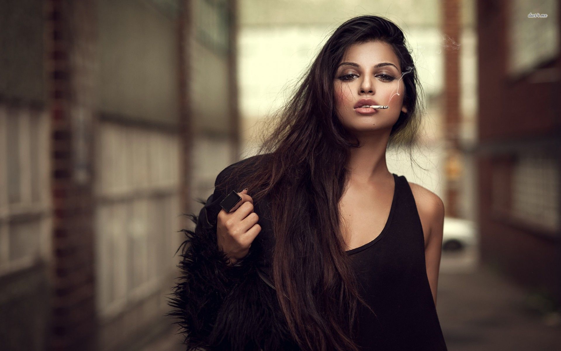 A playful frame from Sassy girls — online in Istanbul