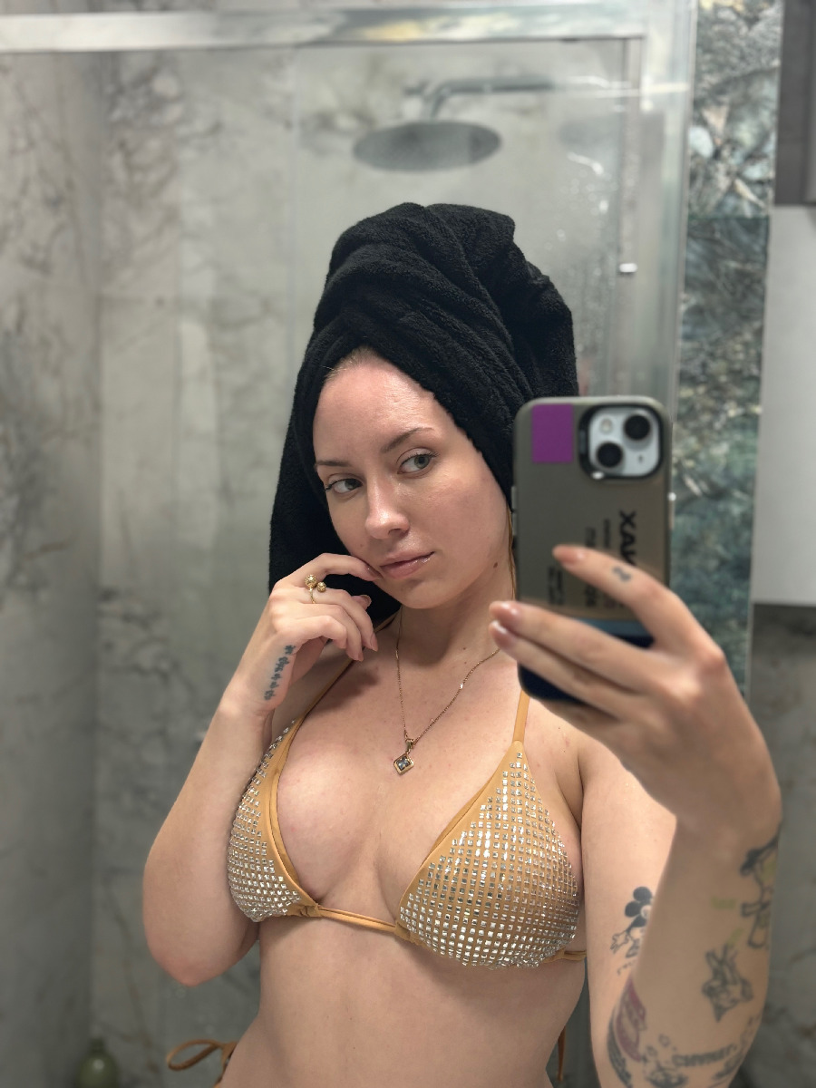 Nude girl KateV in Istanbul