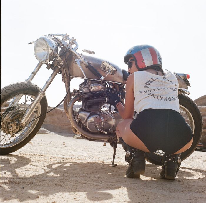 A playful frame from Girls on a motorcycle — online in Istanbul